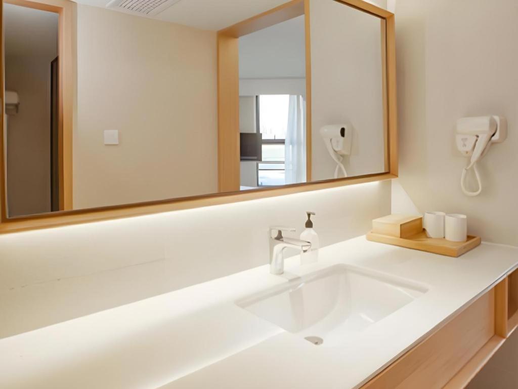 Ji Hotel Chengdu Global Center Bagian luar foto
